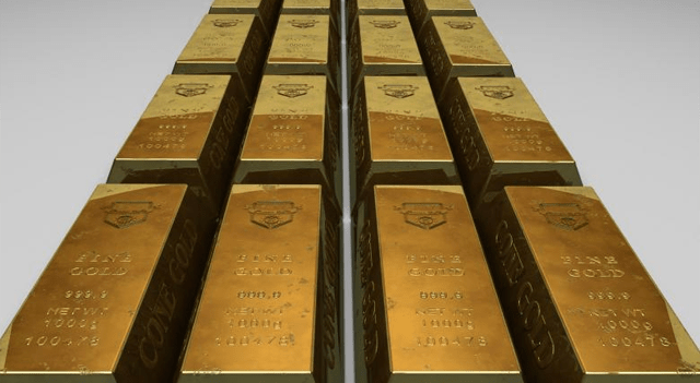 Gold Dips as U.S.-Japan Trade Pact Dampens Safe-Haven Demand