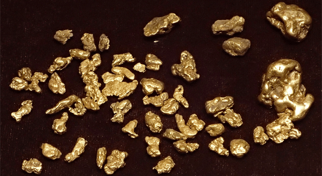 Gold Prices Ease After Consecutive Gains; Investors Monitor U.S. Economic Data
