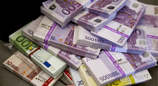 Euro Under Pressure Amid French Political Unrest; Yen Drops to Two-Month Low