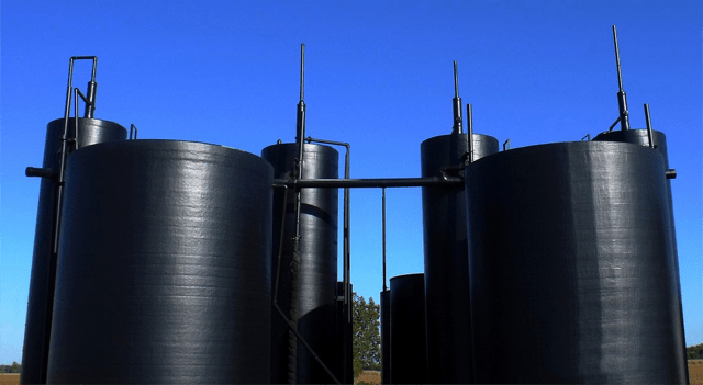Oil Holds Near One-Month High as US-Iran Sanctions and OPEC+ Loom