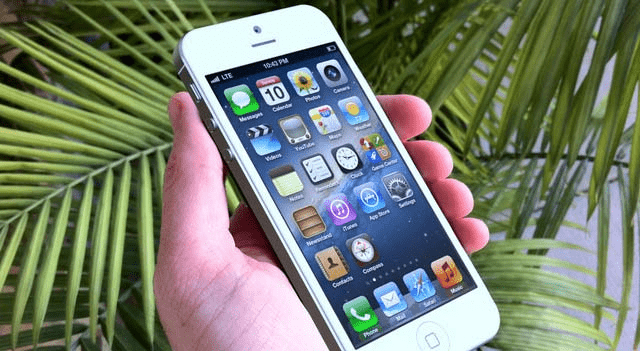 Apple Hits Record High as iPhone 17 Sales Surge