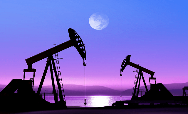 Oil Prices Slip Following Fed Rate Cut and Mixed U.S. Inventory Reports