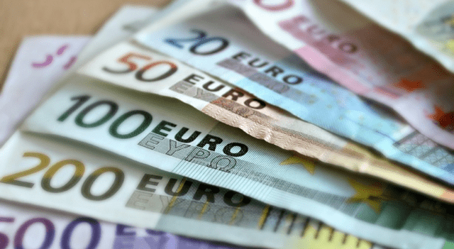 Euro and yen struggle despite mild bounce as political uncertainty weighs