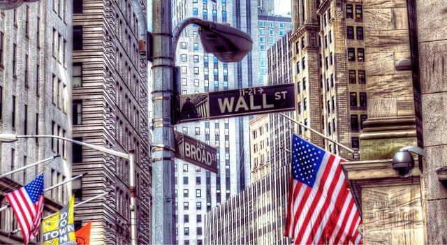 Dow Jones, S&P 500 and Nasdaq futures edge higher as CME resumes trading after data center outage