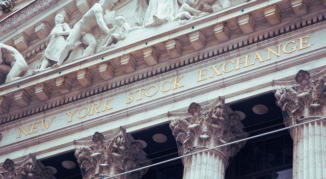 Dow Jones, S&P 500 and Nasdaq Futures diverge as tech weakens and cyclical stocks gain momentum