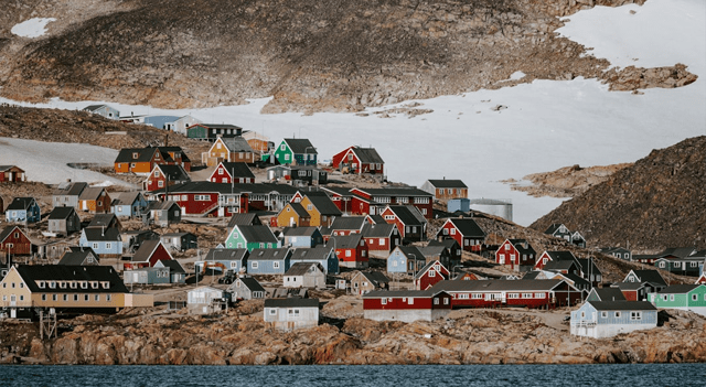 U.S. Futures Slide on Greenland Tariff Risks; Netflix Earnings in Focus: Dow Jones, S&P, Nasdaq, Wall Street