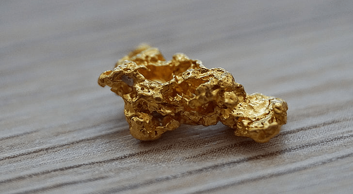 Gold Retreats as Renewed U.S.-Iran Conflict Boosts Inflation and Rate Concerns