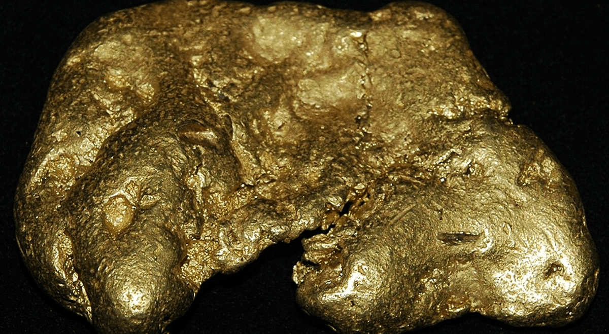 Gold Slides to Six-Month Low as Geopolitical Risks and Rate Hike Expectations Pressure Market