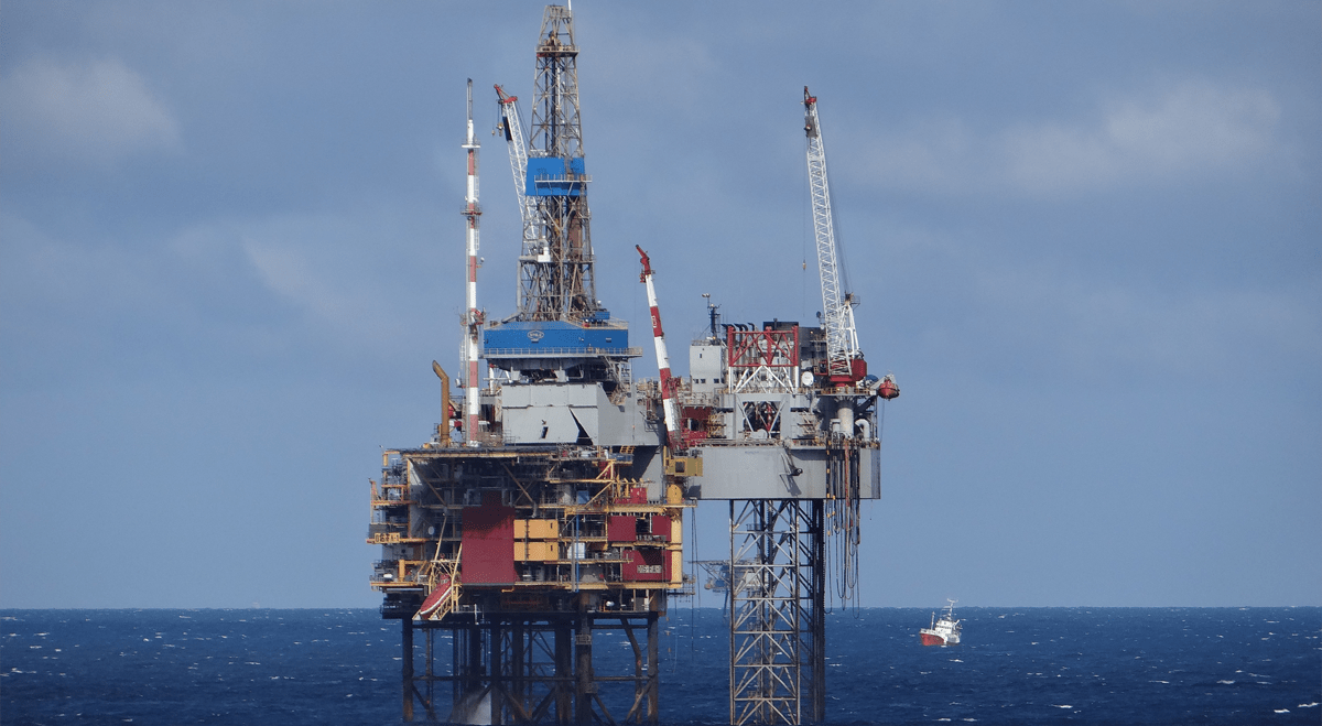 Oil heads for steep weekly loss as hopes grow for a U.S.-Iran agreement
