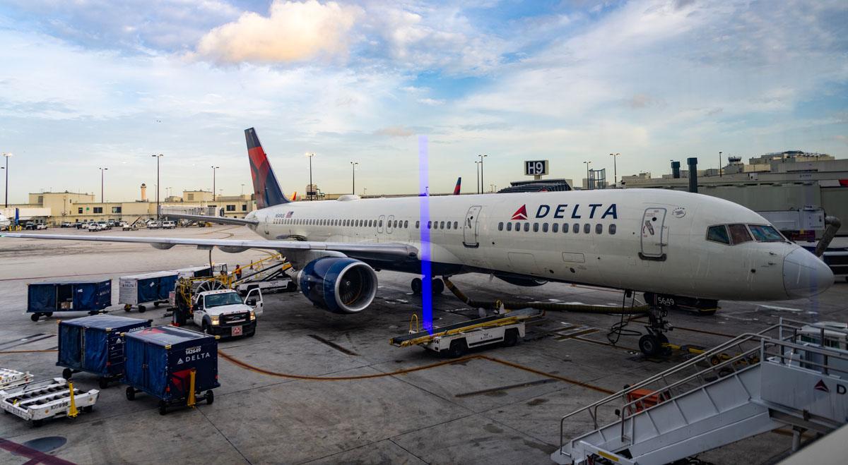 Delta Air Lines Shares Rise After Earnings Beat and Upbeat Full-Year Outlook (DAL)
