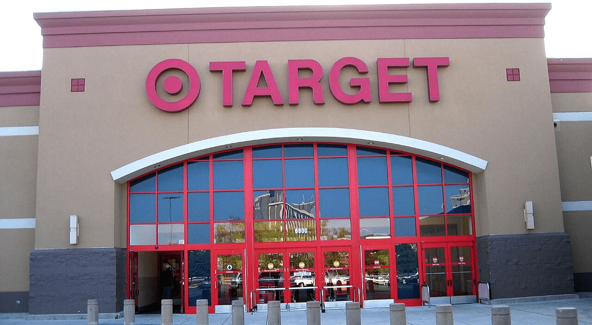 Target Shares Rise as Analysts Highlight Improving Store Performance and Retail Strategy (TGT)