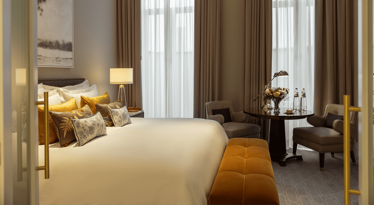 Hilton Shares Weaken as Third-Quarter Profit Forecast Falls Short of Expectations