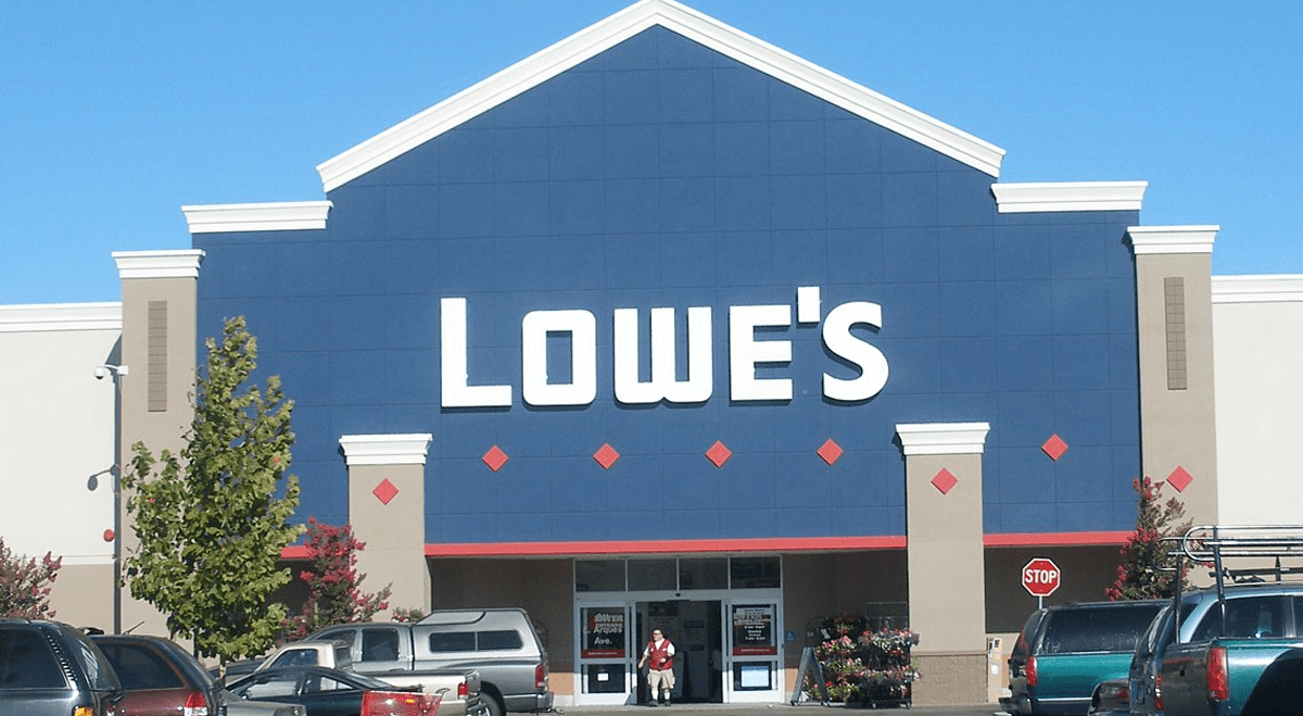 Lowe’s Cuts Full-Year Sales Outlook as DIY Spending Remains Under Pressure