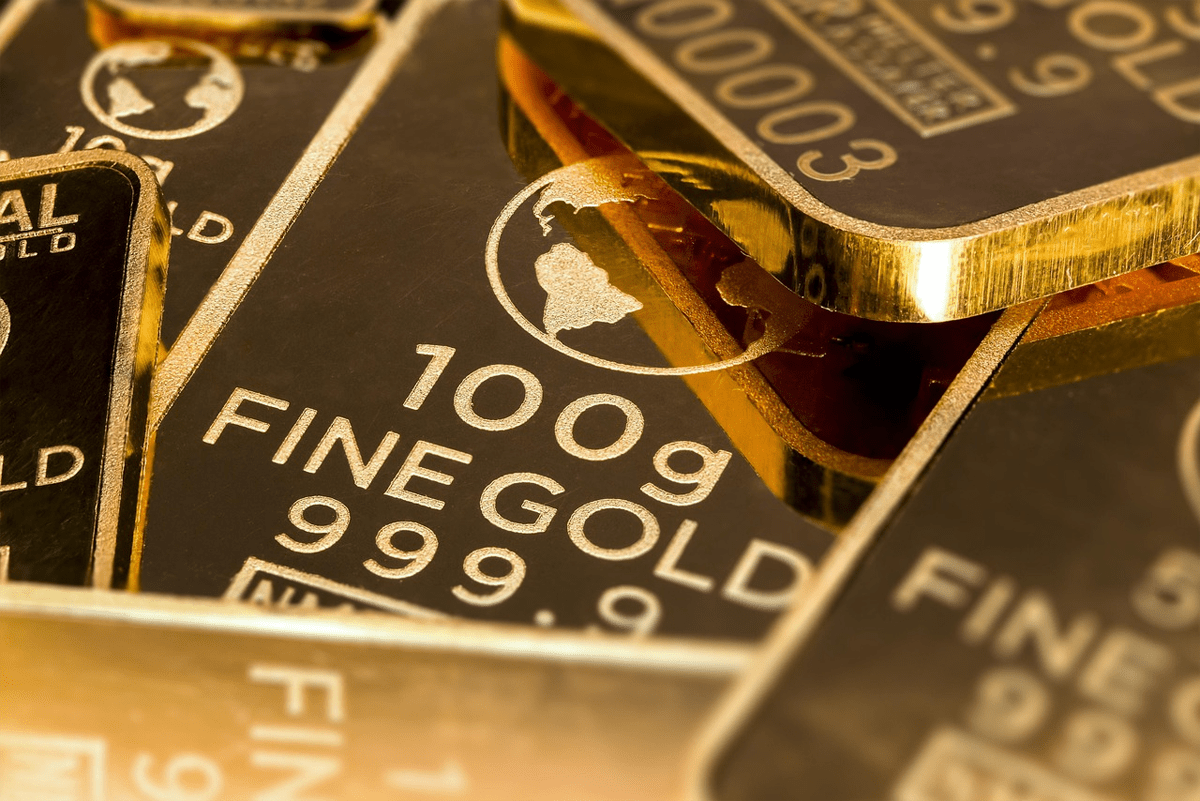 Gold Rises Toward $4,420 as Dollar Weakens Ahead of U.S. Inflation Data