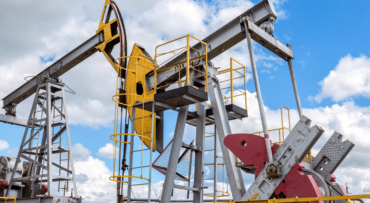 Oil Prices Fall as Saudi Arabia Offers Additional Crude Shipments Through Oman
